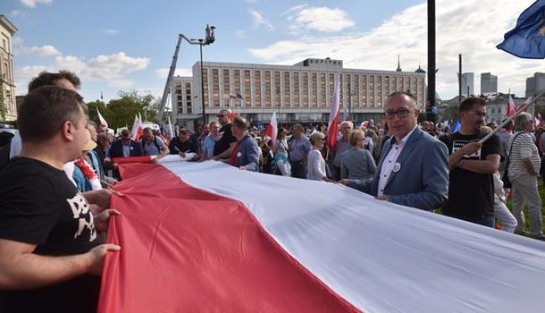 Польские профсоюзы отметили День труда манифестациями и шествиями
