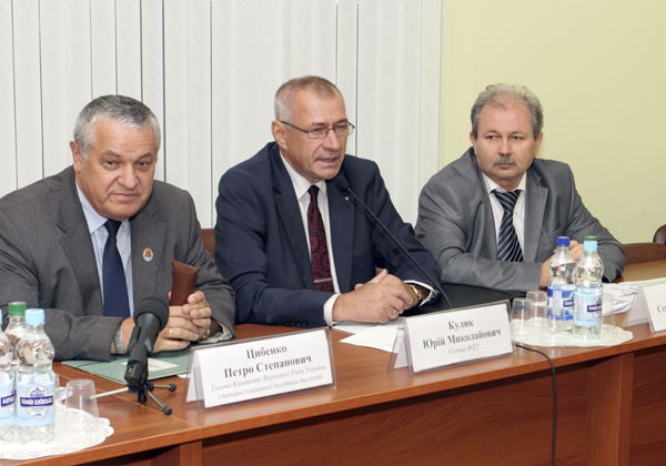 КРУГЛИЙ СТІЛ. Держбюджет-2014: очікування, можливості, загрози