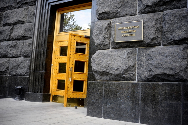 Профспілки наполягають на підвищенні зарплат бюджетникам