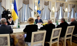 Президент України Віктор Янукович вимагає до кінця року погасити борги із заробітної плати