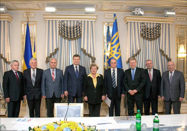 Президент України Віктор Янукович провів зустріч з представниками Федерації профспілок України і Українського союзу промисловців та підприємців і обговорив з ними проблеми розвитку економіки держави