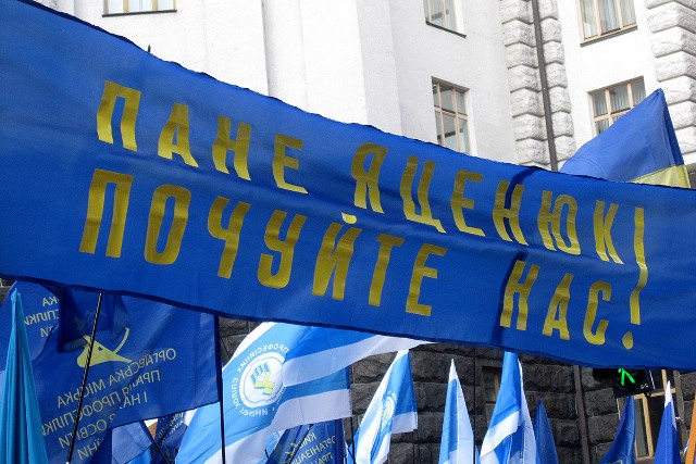 ПРОФСПІЛКИ ГОТОВІ ВИВЕСТИ НА ВУЛИЦІ 10 ТИСЯЧ АКТИВІСТІВ    