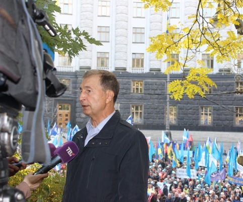ГРИГОРІЙ ОСОВИЙ: «ПРОФСПІЛКИ ВИМАГАЮТЬ ВІД ВЛАДИ ПОВАЖАТИ ПРАВА ПРОСТИХ ГРОМАДЯН»