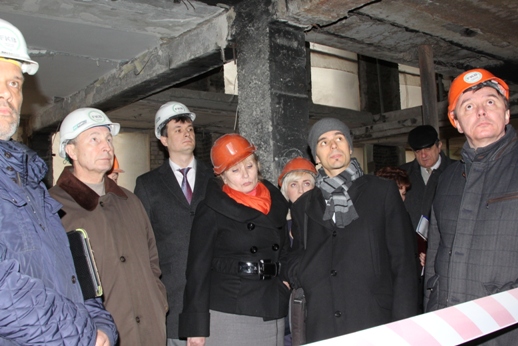 8985