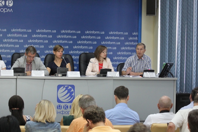 ПРЕС-КОНФЕРЕНЦІЯ. Григорій Осовий: "Профспілки вимагають проведення реальної реформи зарплати, підвищення платоспроможності працюючої людини".