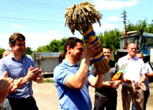 Запорізькі хлібороби вже зібрали  понад 2 млн. тонн нового врожаю   