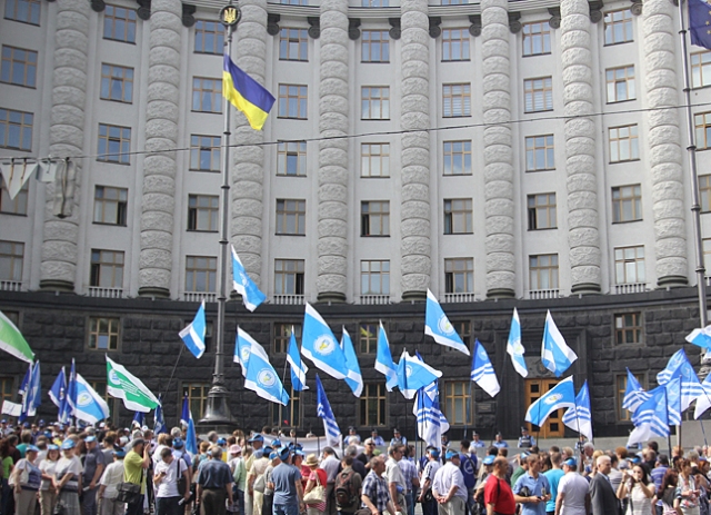 Профспілки вдруге пікетують Кабмін