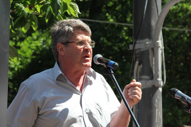 ГОВОРЯТЬ УЧАСНИКИ ПІКЕТУ. Сергій Бризгалов: «Треба добиватися гідних зарплат і пенсій»