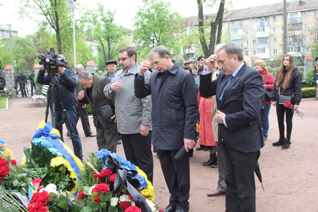 Церемонія покладання квітів з нагоди 30-ї річниці аварії на Чорнобильській АЕС   