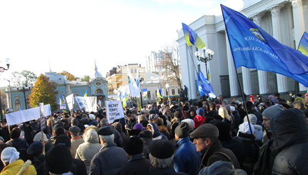 Вчені та медики пікетують Кабмін і Раду