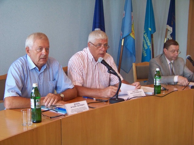 СПІЛЬНО ШУКАТИ ШЛЯХИ ЗАХИСТУ ТРУДЯЩИХ