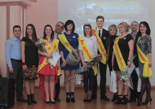 Молоді освітяни приміряли корону 