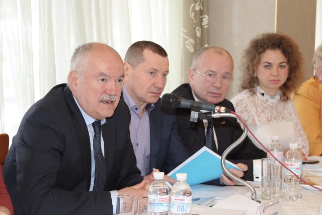 ПЛЕНУМ ЦК. Працювати в умовах змін 