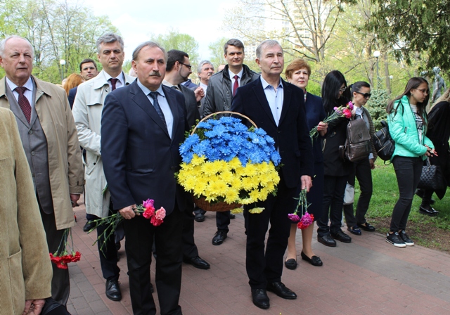 Голова ФПУ Григорій Осовий взяв участь у церемонії покладання квітів на Алеї загиблим на виробництві   