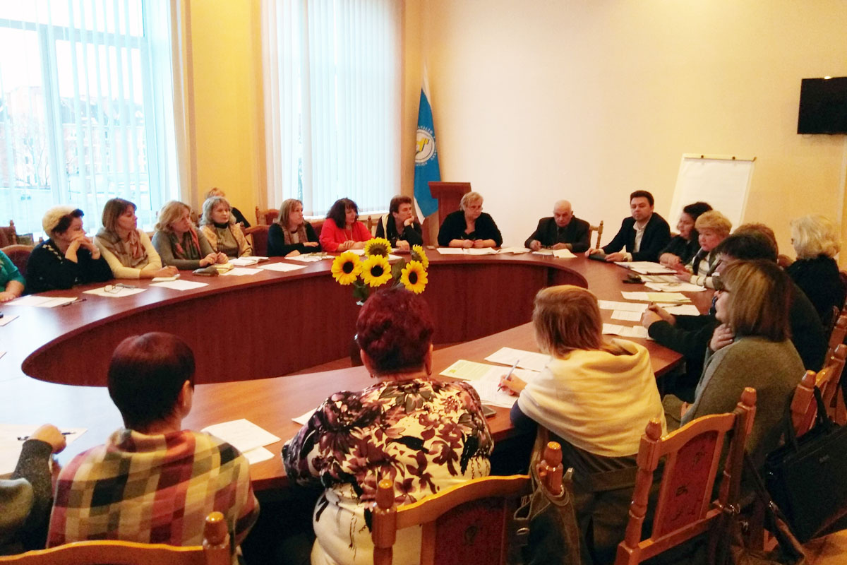 Пленум комітету Чернігівської міської організації Профспілки розглянув питання щодо надбавок за престижність педагогічної праці