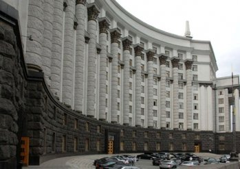 УРЯД ВІДПОВІДАЄ НА ВИМОГИ ПРОФСПІЛОК