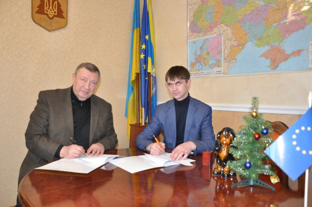 Голова Федерації профспілок Рівненщини М. Шершун і новообраний голова Клеванської ОТГ Д. Жовтянський підписали «Угоду про співпрацю»