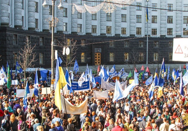 workers march in kiev8 1