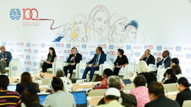Соціальний захист вкрай важливий в умовах глибоких змін у світі праці
