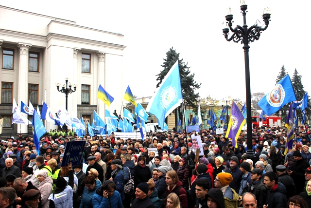 Профспілки вийшли на акцію протесту проти звуження трудових прав працівників,  за гідні умови життя