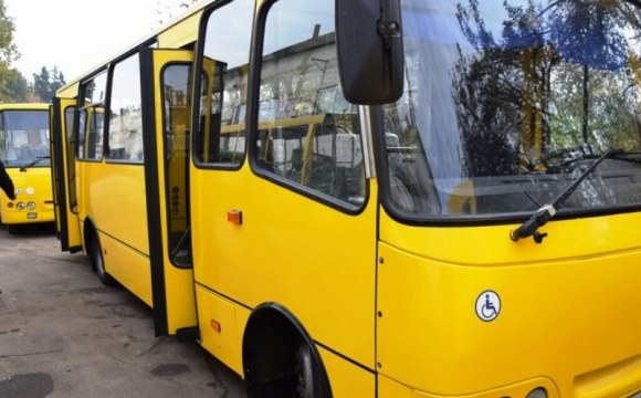 Київські профспілки організували перевезення медпрацівників до роботи  