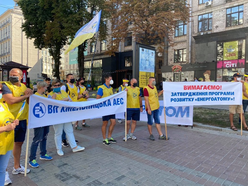 ЗА ЗАКОННІ ПРАВА ТА ІНТЕРЕСИ ТРУДОВИХ КОЛЕКТИВІВ 