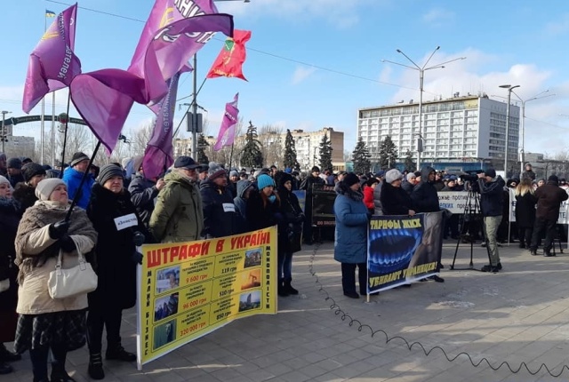 У Запоріжжі під стінами ОДА підприємці проводять попереджувальну акцію протесту «За права і добробут народу України»