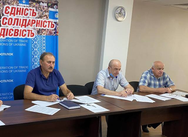 Якими мають бути гідні умови праці та соціальний захист працюючих