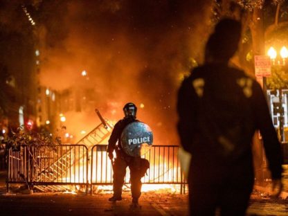 У ВАШИНГТОНІ ПІДПАЛЕНО ШТАБ-КВАРТИРУ НАЦІОНАЛЬНОГО ПРОФЦЕНТРУ