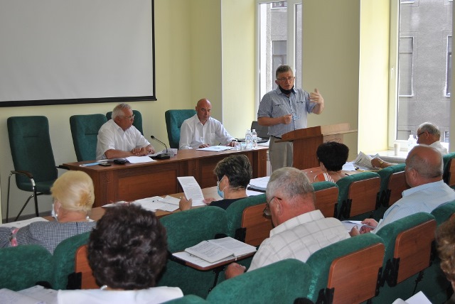 НА ЗАСІДАНІ ВИКОНКОМУ 