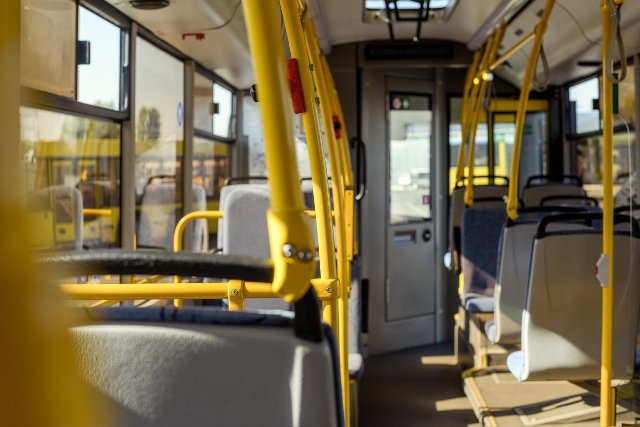 Пасажирський транспорт Києва буде перевозити тільки співробітників підприємств, які забезпечують критично важливі сфери життя столиці