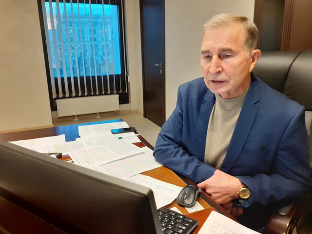 Яку зарплату очікувати держслужбовцям і чи допоможе реформа 