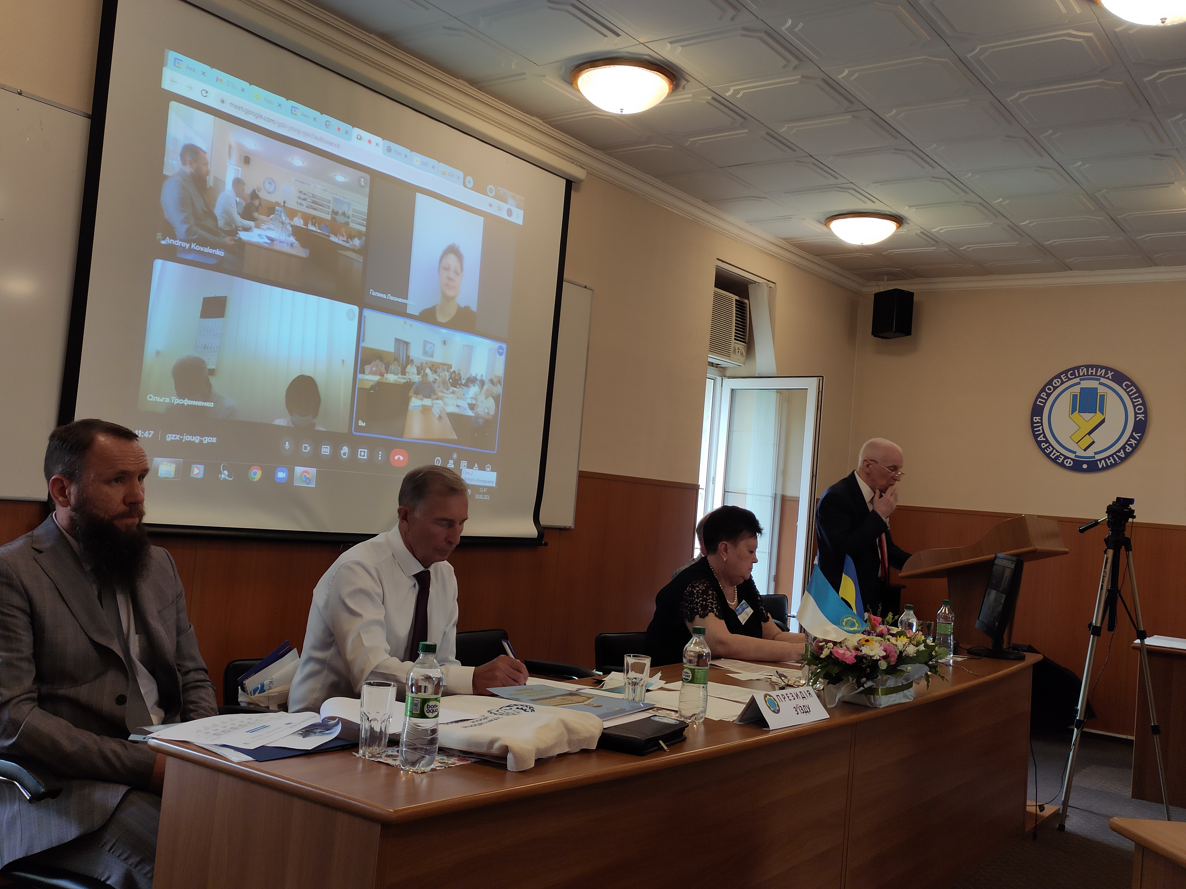 Надійно захищати законні права людей праці