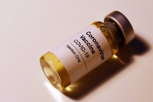 А ЯК У НИХ? Угорщина: профспілка освіти закликає уряд включити вчителів до пріоритетних груп вакцинації проти COVID-19