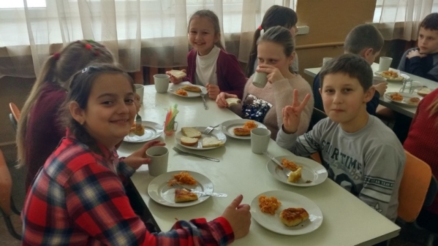 Профспілка закликає зберегти трудові колективи шкільних їдалень