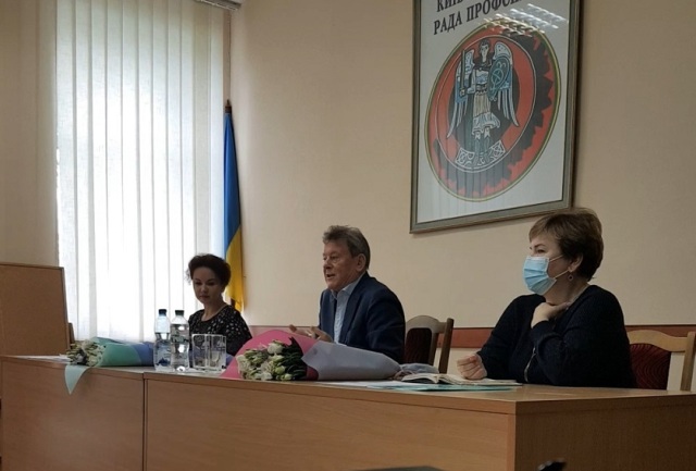 Президія Київської міськпрофради: в першу чергу – належний рівень заробітної плати,а потім – підвищення тарифів      