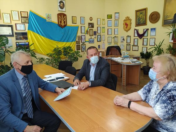 ПРИКАРПАТТЯ. Зміцнюються зв'язки профспілок та ОТГ