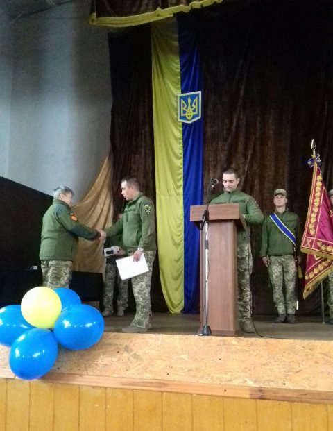Концерт артистів Жовтневого палацу у n-ській військовій частині Київщини
