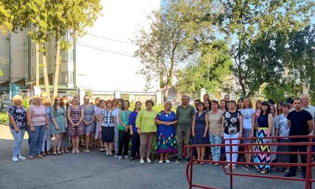 Вшановуємо Героїв, працюємо на Перемогу ! 