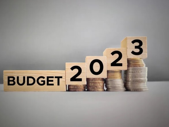 Уряд у 2023 на чверть зменшить видатки на бюджетників: що планують "урізати"