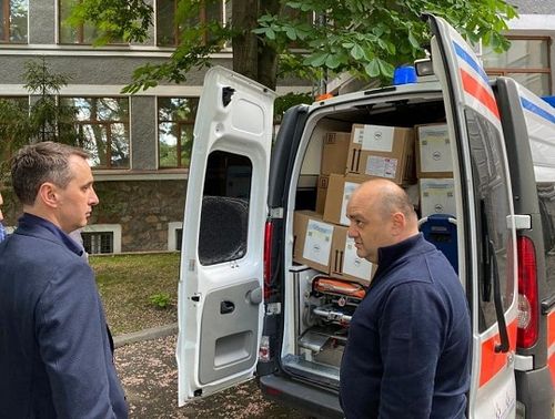 З Івано-Франківщини на Харківщину доставили карету швидкої допомоги