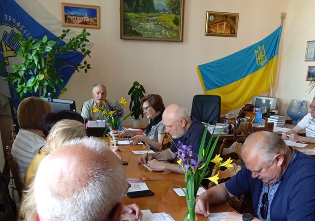 МАЛИМИ КРОКАМИ, АЛЕ ПОЧАТИ ЙТИ…