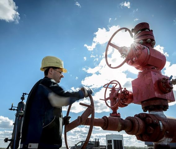 Нафтогазовики захищаються разом з усім народом України