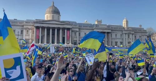 Десятки тисяч людей вийшли на марш солідарності з Україною в Лондоні