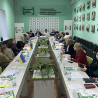 круглий стіл 3