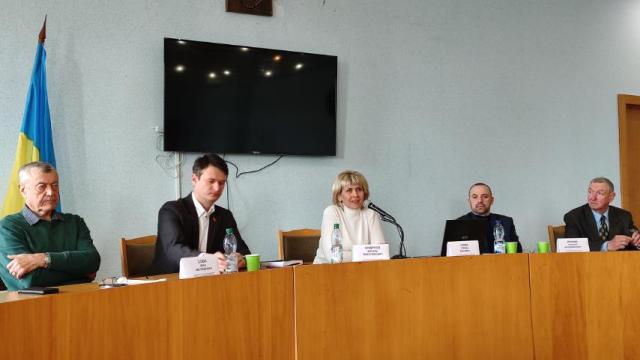 ЗАПРАЦЮЮТЬ  БУДІВЕЛЬНИКИ – ВІДРОДИТЬСЯ УКРАЇНА