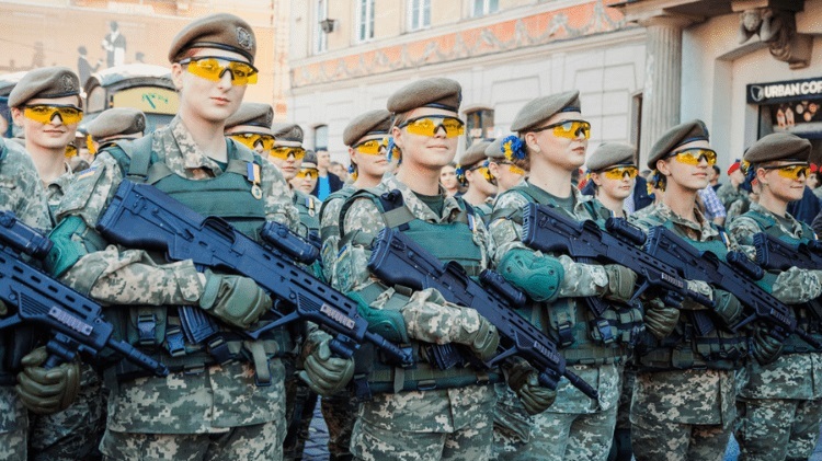 Війна в Україні: як змінюється ставлення до жінок-військовослужбовців