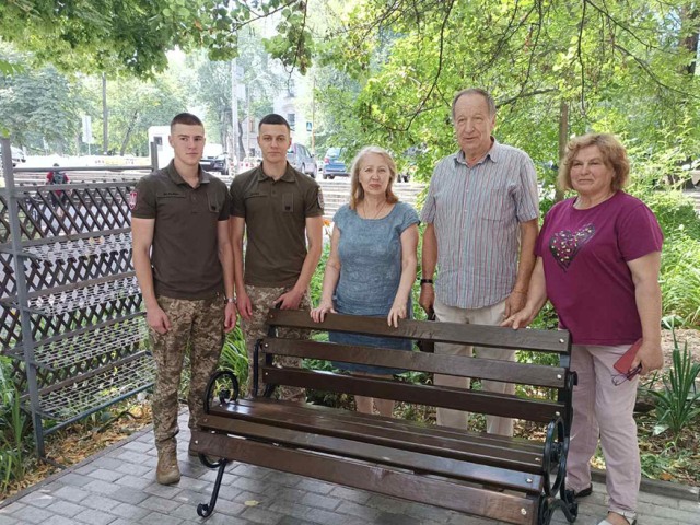ДОПОМАГАЮТЬ ЗСУ ТА ВІЙСЬКОВОМУ ШПИТАЛЮ