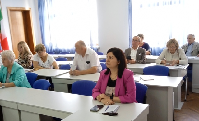 зал
