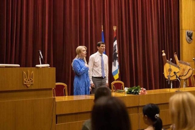 Світлана Онищук і Олександр Сич під час відкриття урочистого зібрання